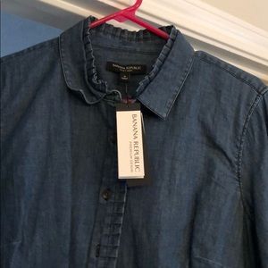 BNWT banana republic denim shirt. Women’s.